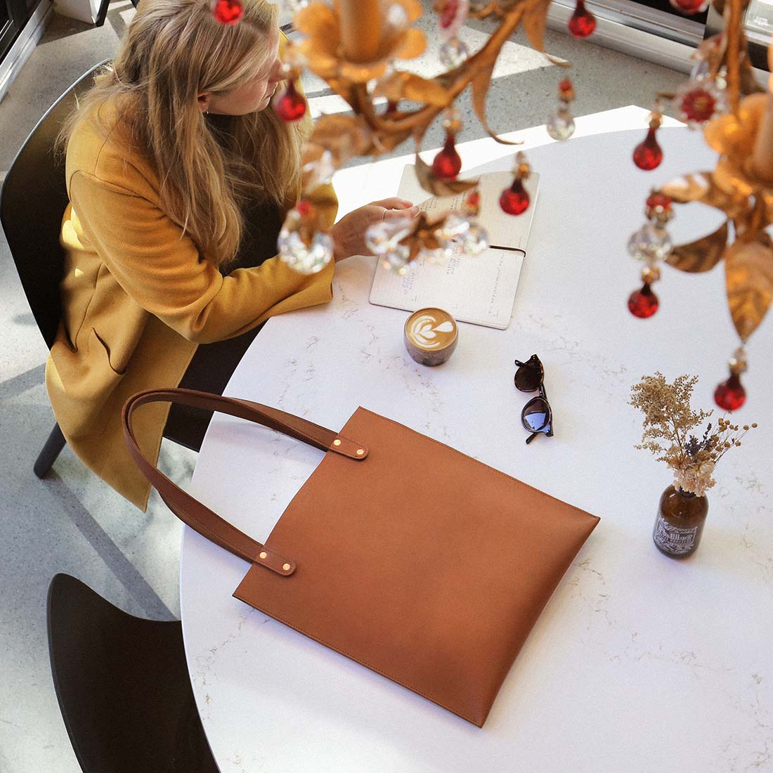 Amandine - Flat Tote Bag - Tan