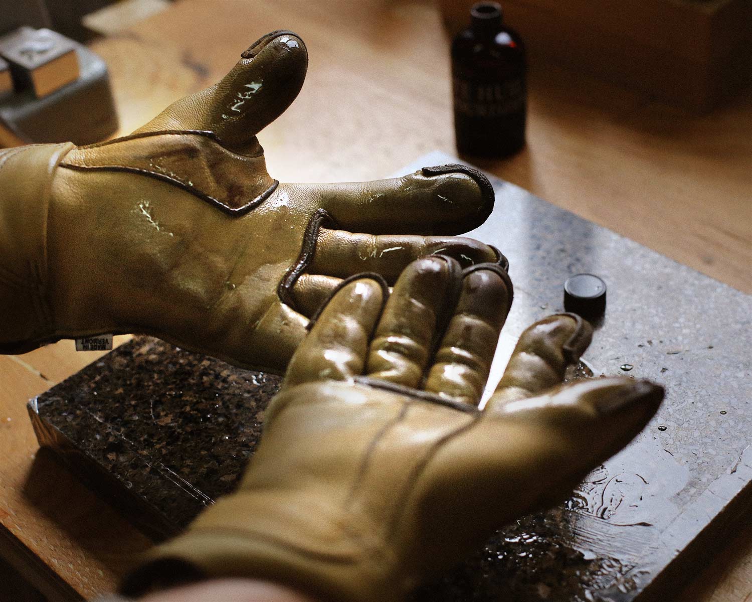 Pure Neatsfoot Oil - Nourishing leather