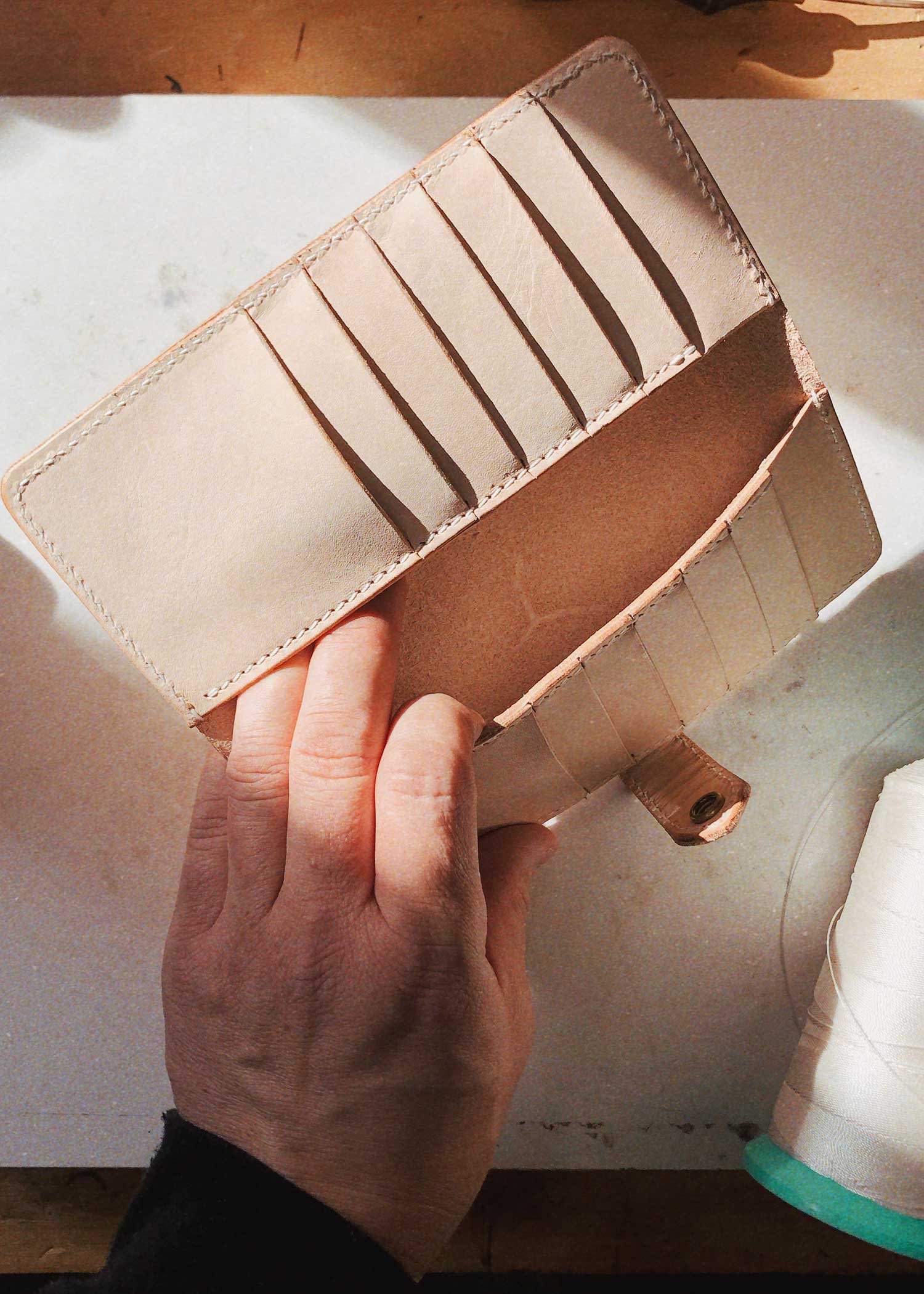 Vertical Wallet 12 pockets - Natural