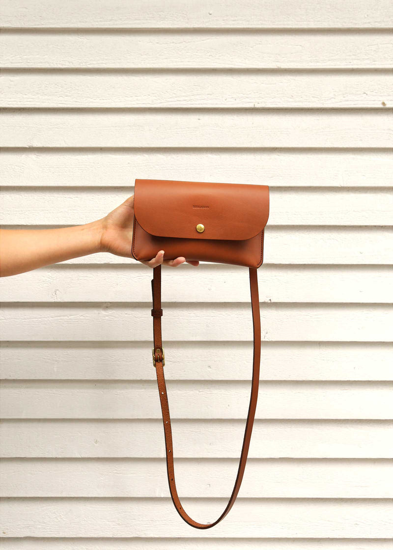 LØ - Petit sac bandoulière en cuir - Tan