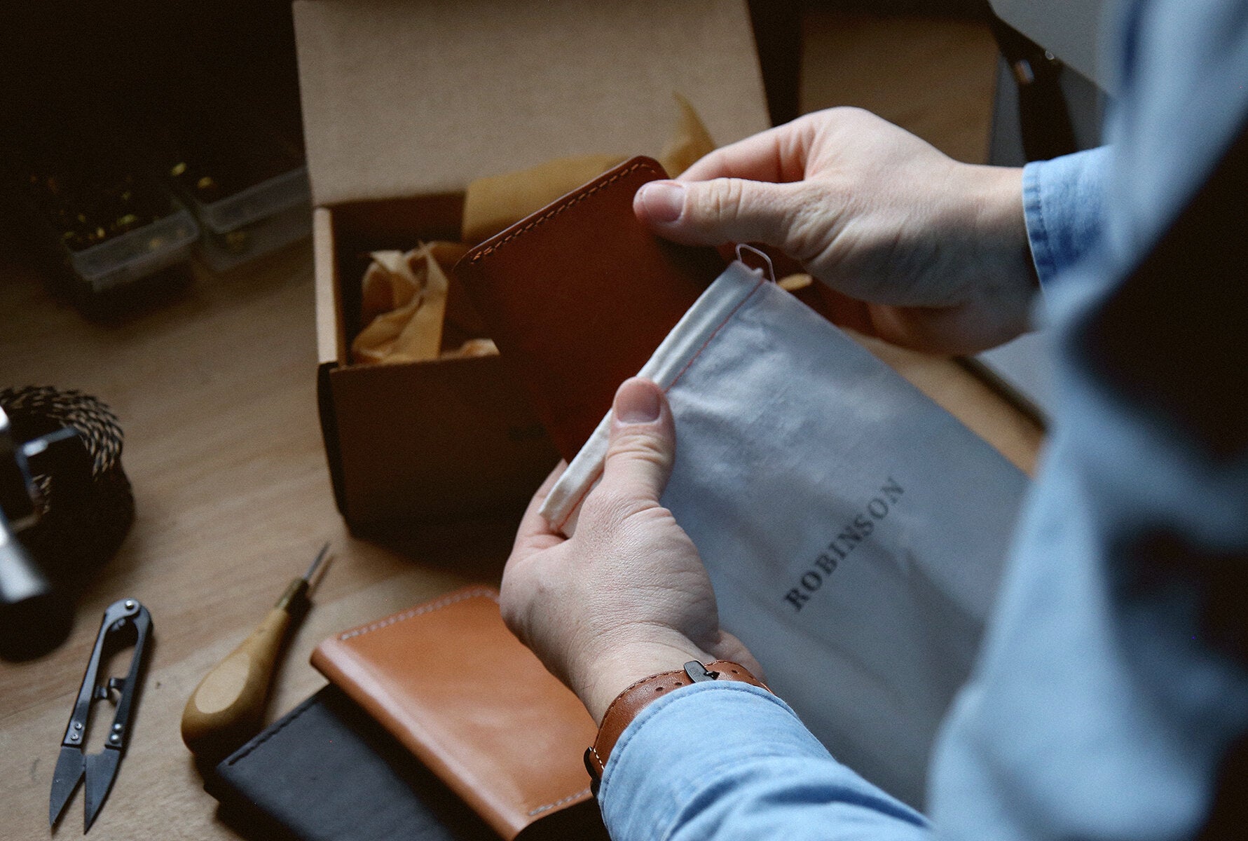 Vertical Leather Wallet 4 Pockets - Brown